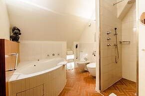 Luxury Vintage Hotel Villa Beukenhof