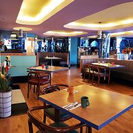 James Bay Inn Hotel & Suites