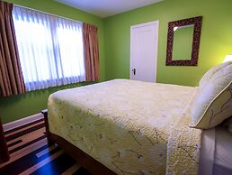 James Bay Inn Hotel & Suites