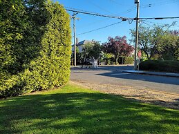 James Bay Inn Hotel & Suites