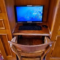 James Bay Inn Hotel & Suites