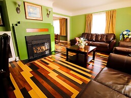 James Bay Inn Hotel & Suites