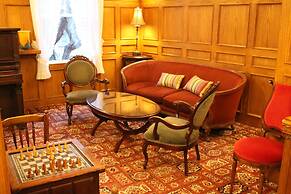 James Bay Inn Hotel & Suites