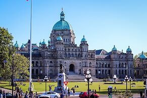 James Bay Inn Hotel & Suites