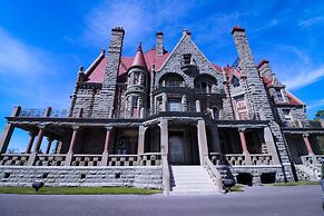 James Bay Inn Hotel & Suites