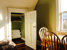 James Bay Inn Hotel & Suites