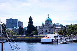 James Bay Inn Hotel & Suites