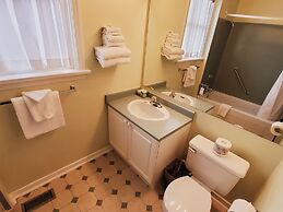 James Bay Inn Hotel & Suites