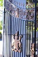 James Bay Inn Hotel & Suites