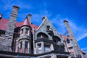 James Bay Inn Hotel & Suites