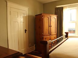 James Bay Inn Hotel & Suites