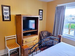 James Bay Inn Hotel & Suites