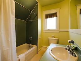 James Bay Inn Hotel & Suites