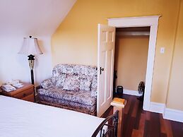 James Bay Inn Hotel & Suites