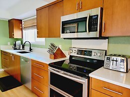 James Bay Inn Hotel & Suites