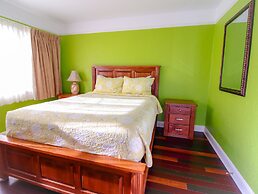 James Bay Inn Hotel & Suites