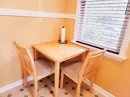 James Bay Inn Hotel & Suites