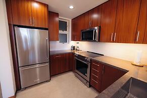 Whalers Cove Oceanfront Resort