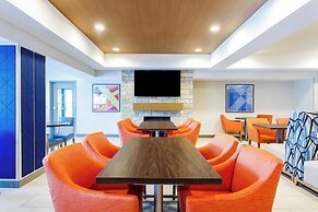 Holiday Inn Express & Suites Lancaster by IHG