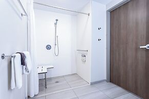 Holiday Inn Express & Suites Lancaster by IHG