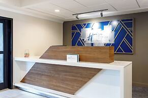 Holiday Inn Express & Suites Lancaster by IHG