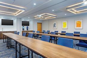 Holiday Inn Express & Suites Lancaster by IHG