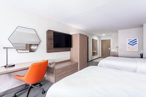Holiday Inn Express & Suites Lancaster by IHG