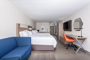Holiday Inn Express & Suites Lancaster by IHG