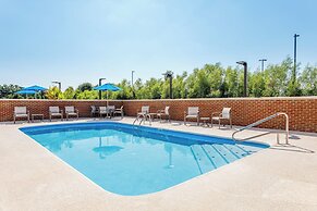 Holiday Inn Express & Suites Lancaster by IHG