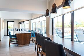 Holiday Inn Express & Suites Lancaster by IHG