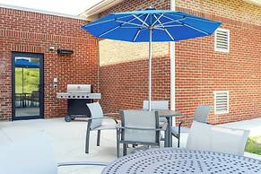 Holiday Inn Express & Suites Lancaster by IHG