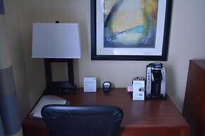 Holiday Inn Express & Suites Lancaster by IHG