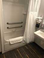 Ten Pin Inn & Suites