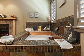 Tigh-Na-Mara Seaside Spa Resort