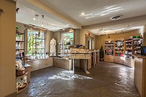 Tigh-Na-Mara Seaside Spa Resort