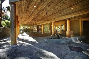 Tigh-Na-Mara Seaside Spa Resort