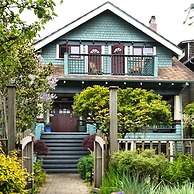 A Suite at Kitsilano Cottage