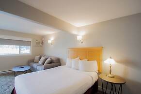 Scott's Inn and Suites