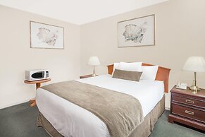Howard Johnson by Wyndham Downtown Kamloops
