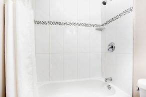 Howard Johnson by Wyndham Downtown Kamloops