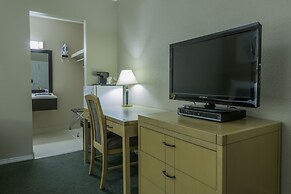 Howard Johnson by Wyndham Downtown Kamloops