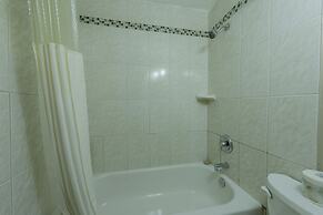 Howard Johnson by Wyndham Downtown Kamloops