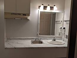 Howard Johnson by Wyndham Downtown Kamloops