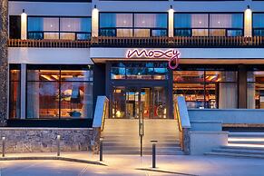 Moxy Banff