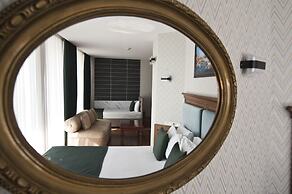 Artefes Hotel Old City