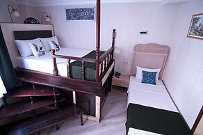 Artefes Hotel Old City