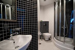 Artefes Hotel Old City