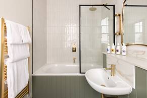 Native Kings Wardrobe, St Paul's