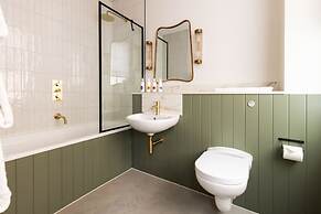 Native Kings Wardrobe, St Paul's