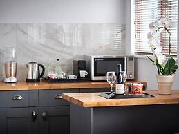 The Lodge Hotel - Putney